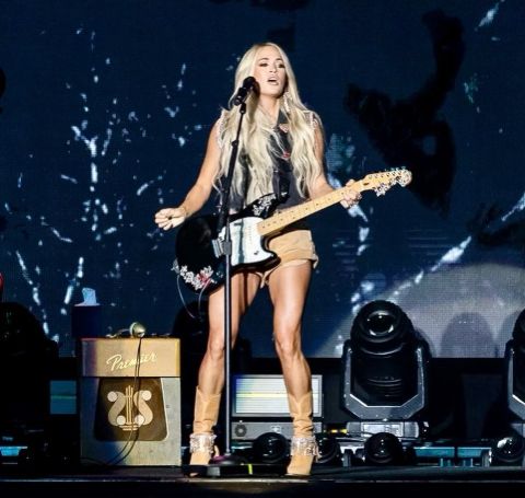 Winner of the American Idol Fourth Season,&nbsp;Carrie Underwood&nbsp;blew her fan's minds by posting her flat belly with perfect abs on her Instagram posts on September 29, 2021. 